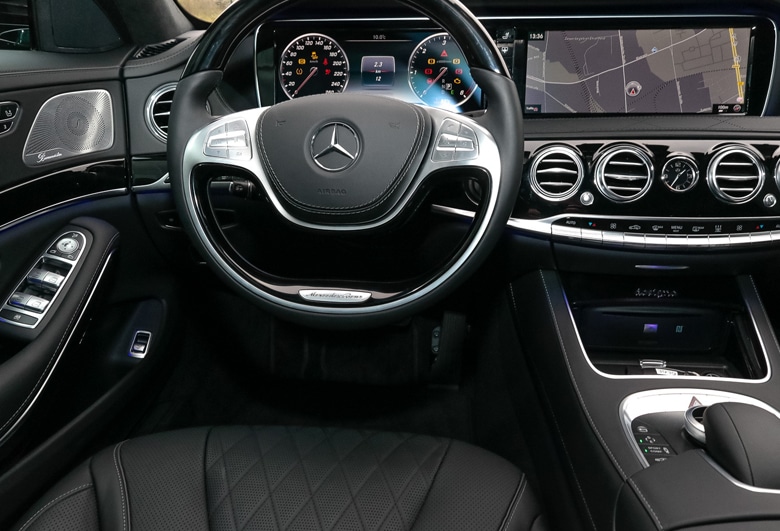 Mercede S-Klasse Cockpit | Mainhattan Limousines